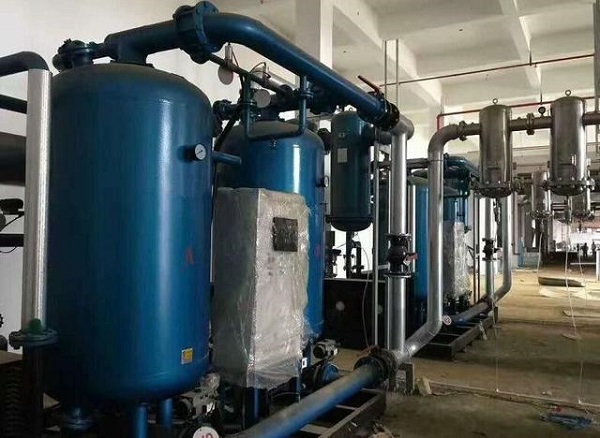 空压机排出的压缩空气中为什么会有水呢？