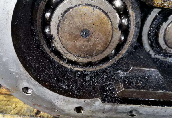 确实得好好洗洗！要不然螺杆空压机下场就太惨了