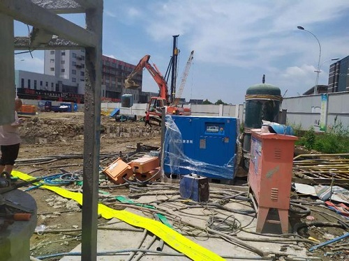 螺杆空压机油气桶进水什么原因