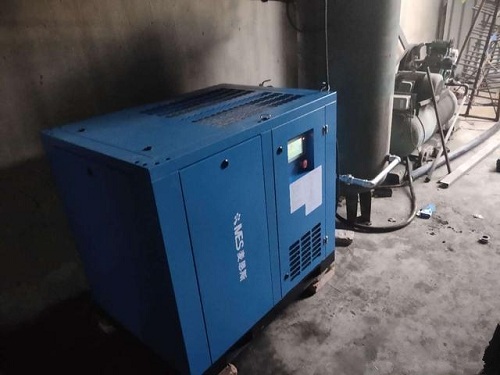 螺杆空压机空滤堵塞，润滑不良会出现什么问题？